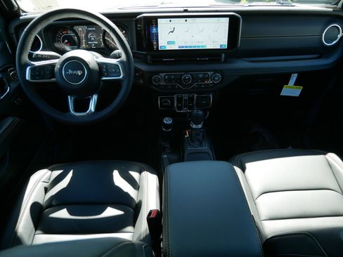 New 2026 Jeep Wrangler Unlimited Sahara AWD/4WD image 19