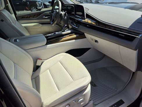 Used 2022 Cadillac Escalade Premium Luxury Platinum RWD image 9