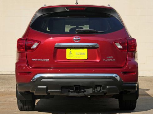 Used 2017 Nissan Pathfinder Platinum w/ Family Entertainment Package AWD/4WD image 10
