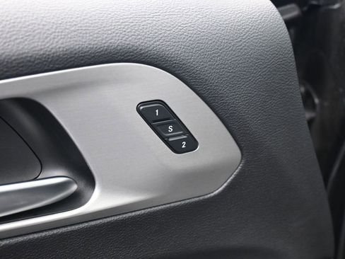 Used 2023 Chrysler Pacifica Limited w/ S Appearance Package image 18