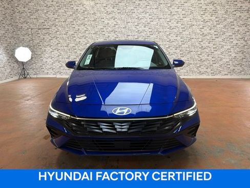 Used 2025 Hyundai Elantra SEL FWD image 2