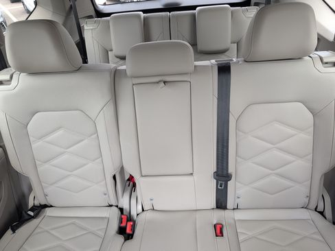 Used 2024 Volkswagen Atlas SE AWD/4WD image 13