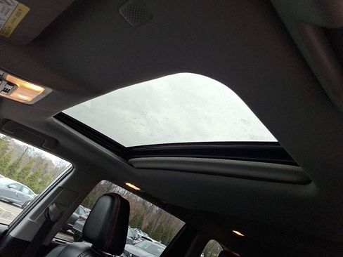 Used 2019 Toyota Highlander SE image 14