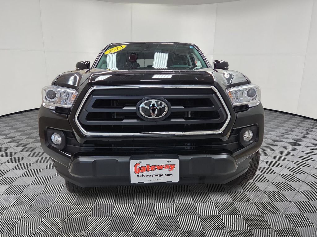 Used 2023 Toyota Tacoma SR5 AWD/4WD image 5