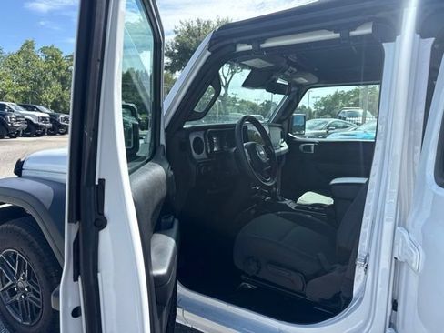 Used 2024 Jeep Wrangler Unlimited Sport AWD/4WD image 13