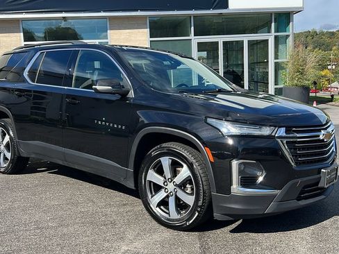 Used 2023 Chevrolet Traverse LT w/ LT Premium Package image 7