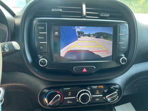 Used 2023 Kia Soul LX w/ LX Technology Package FWD image 17