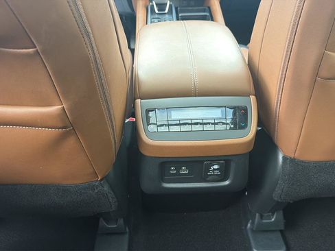 Used 2024 Nissan Pathfinder Platinum AWD/4WD image 25
