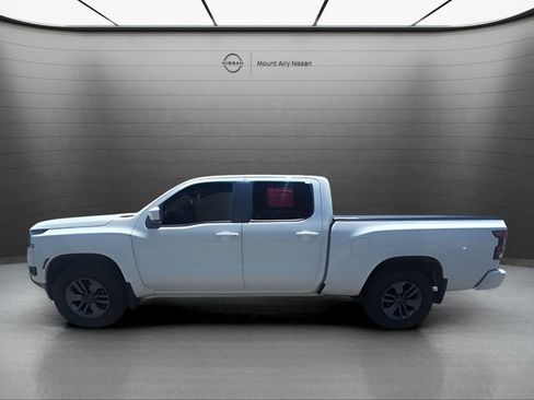 Certified 2025 Nissan Frontier SV w/ Tow Package AWD/4WD image 7