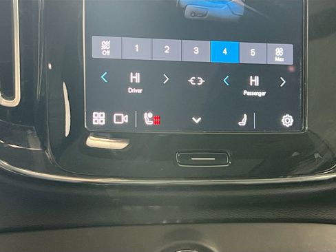 Used 2023 Volvo XC40 B4 Plus w/ Driver Assist Package image 19