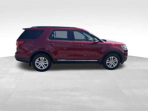 Used 2019 Ford Explorer XLT w/ Equipment Group 202A AWD/4WD image 8