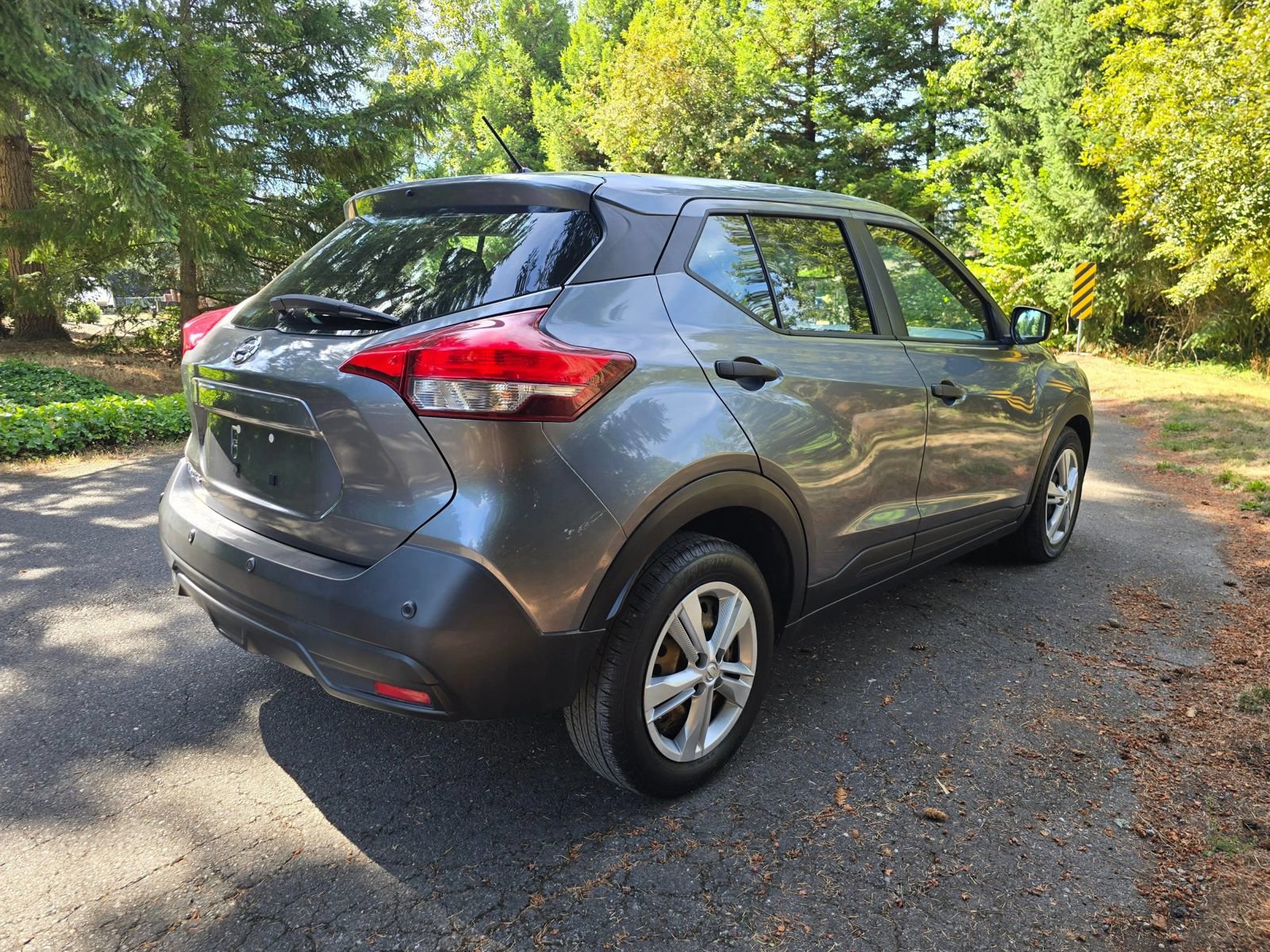 Used 2020 Nissan Kicks S FWD image 5
