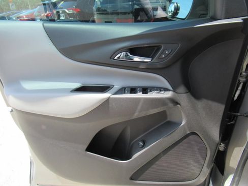 Used 2018 Chevrolet Equinox LT FWD image 19