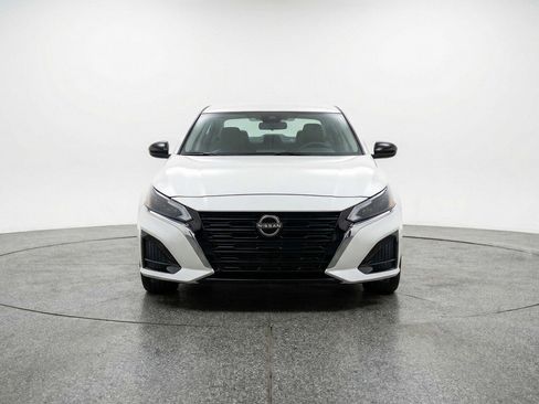 Used 2025 Nissan Altima 2.5 SV image 2