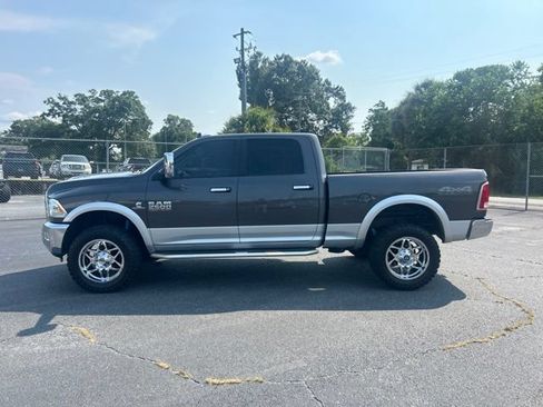 Used 2018 RAM 2500 Laramie AWD/4WD image 2
