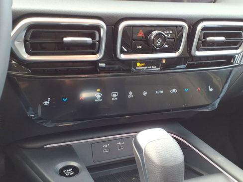 New 2026 Nissan Sentra SR image 15