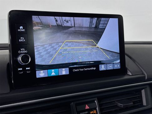 Used 2025 Honda Pilot Touring image 11