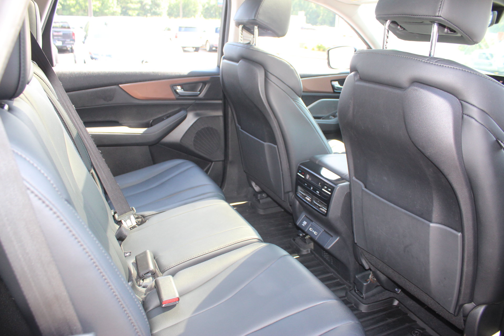 Used 2022 Acura MDX FWD image 32
