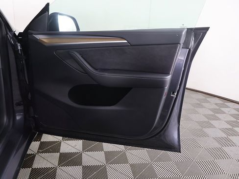 Used 2023 Tesla Model Y Long Range image 24