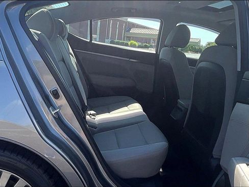 Used 2018 Hyundai Elantra Value Edition image 18