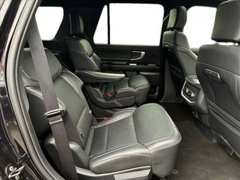 Used 2025 Ford Expedition Platinum w/ Stealth Performance Package AWD/4WD image 21