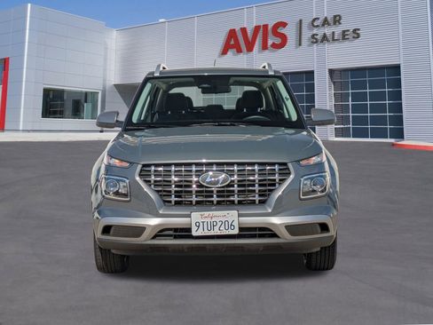 Used 2025 Hyundai Venue SEL image 2