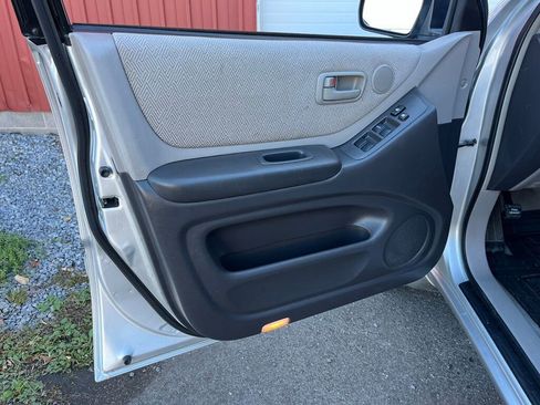 Used 2002 Toyota Highlander GREAT VALUE AWD image 54