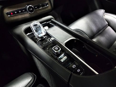 Used 2021 Volvo XC90 T8 Inscription image 45