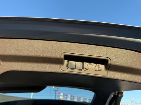 Used 2020 Ford Explorer Platinum w/ Premium Technology Package image 20