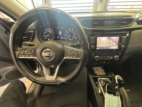 Used 2018 Nissan Rogue SV w/ Premium Package AWD/4WD image 5