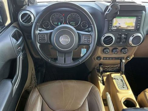 Used 2013 Jeep Wrangler Unlimited Rubicon w/ Connectivity Group AWD/4WD image 17