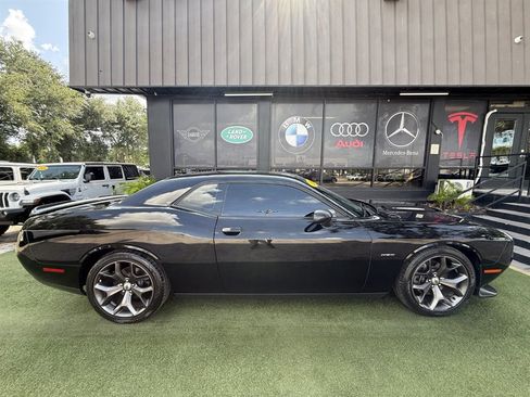 Used 2019 Dodge Challenger R/T w/ Cold Weather Group RWD image 8