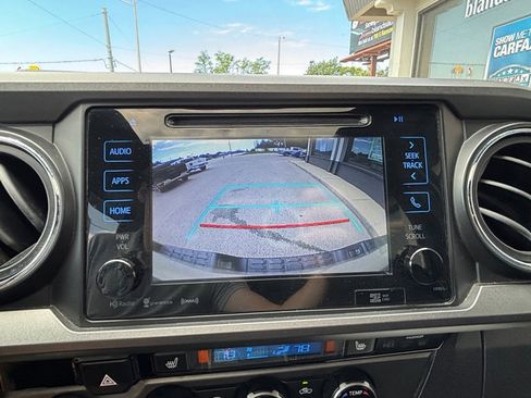 Used 2017 Toyota Tacoma TRD Off-Road w/ Premium & Technology Package image 23