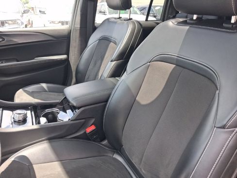 Used 2023 Jeep Grand Cherokee Altitude AWD/4WD image 18