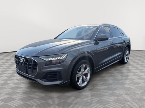 Used 2019 Audi Q8 Prestige w/ Luxury Package image 3