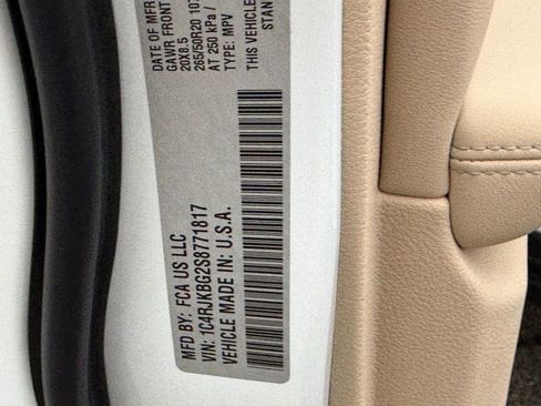 New 2025 Jeep Grand Cherokee L Limited w/ Luxury Tech Group II AWD/4WD image 24