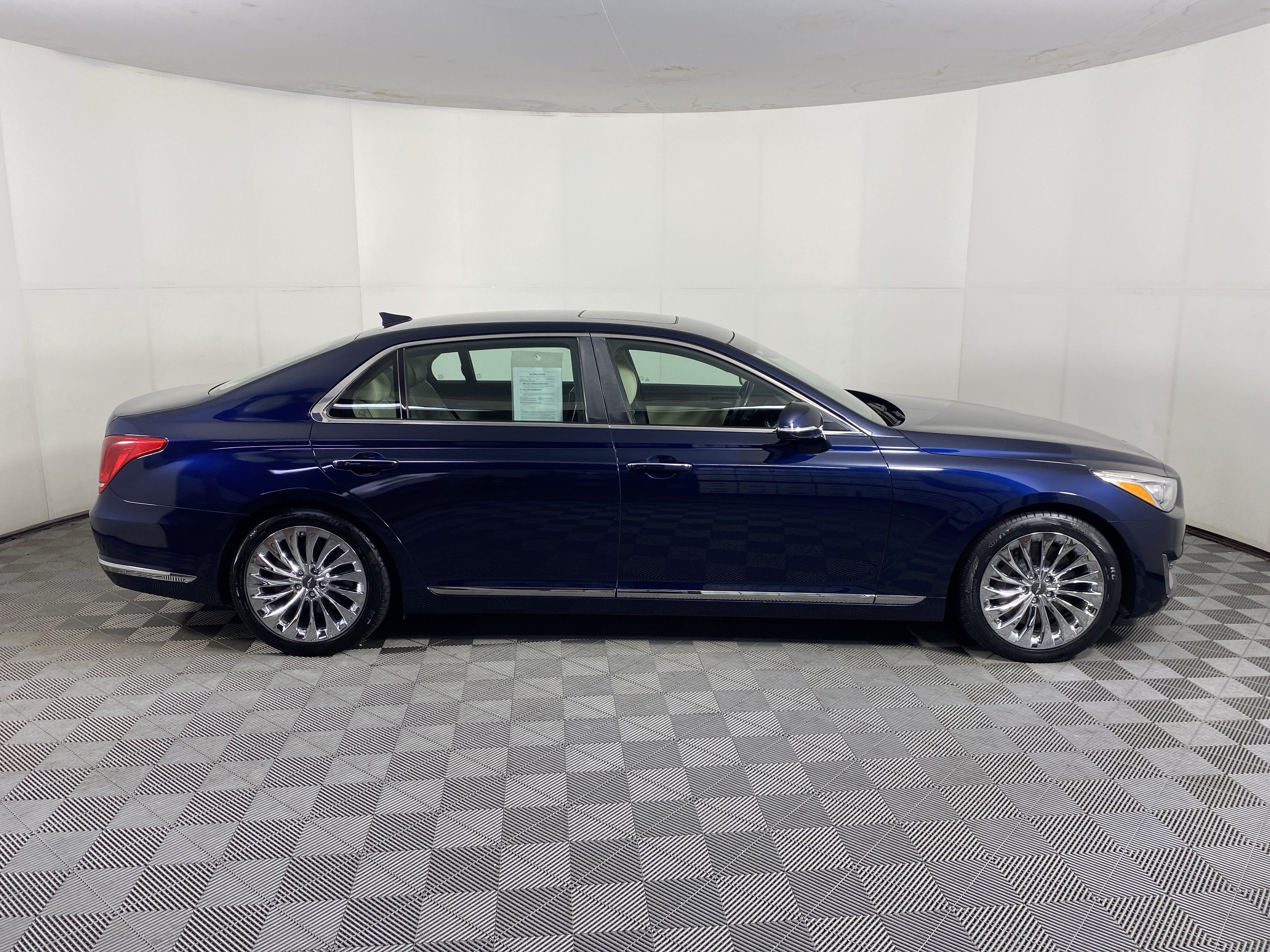 Used 2018 Genesis G90 5.0 Ultimate RWD image 8