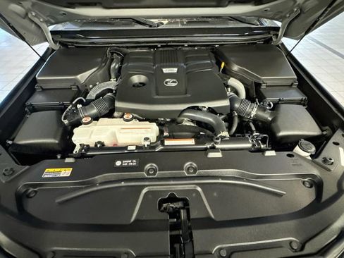 Used 2025 Lexus GX 550 w/ Accessory Package (2T) AWD/4WD image 32