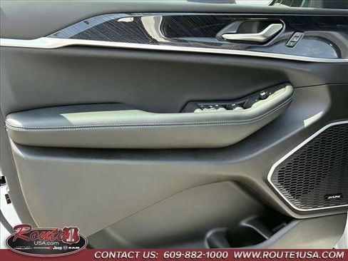 Used 2023 Jeep Grand Cherokee Trailhawk image 19