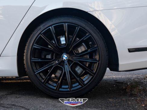 Used 2020 BMW 750i xDrive w/ Executive Package image 12