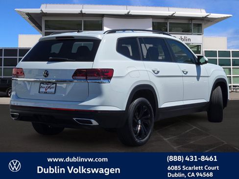 Used 2023 Volkswagen Atlas SE w/ Panoramic Sunroof Package FWD image 4