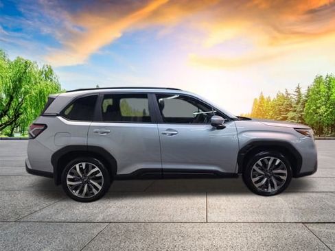 Used 2025 Subaru Forester Touring image 3