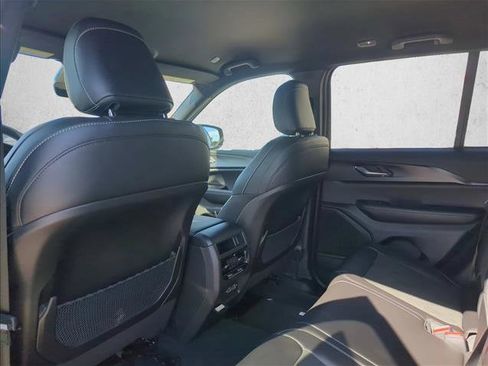 New 2025 Jeep Grand Cherokee Altitude image 17