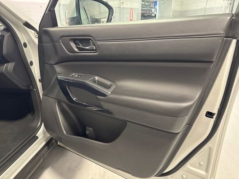 Used 2025 Nissan Pathfinder SV AWD/4WD image 33