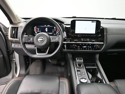 Used 2023 Nissan Pathfinder Platinum AWD/4WD image 17