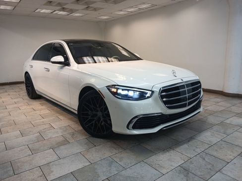 Used 2022 Mercedes-Benz S 500 4MATIC image 2