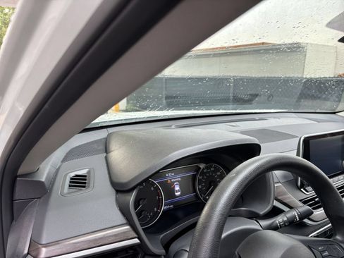 Used 2025 Nissan Altima 2.5 SV FWD image 34