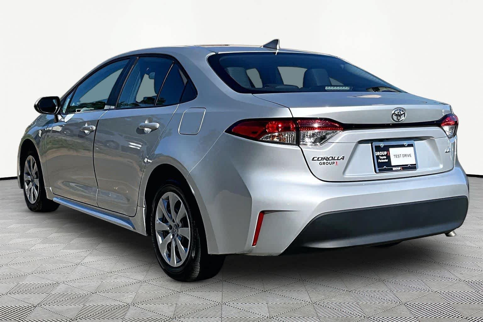 Used 2025 Toyota Corolla LE FWD image 12