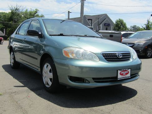 Used 2005 Toyota Corolla CE FWD image 1