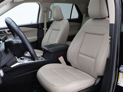 Used 2022 Ford Explorer XLT w/ Equipment Group 202A image 17